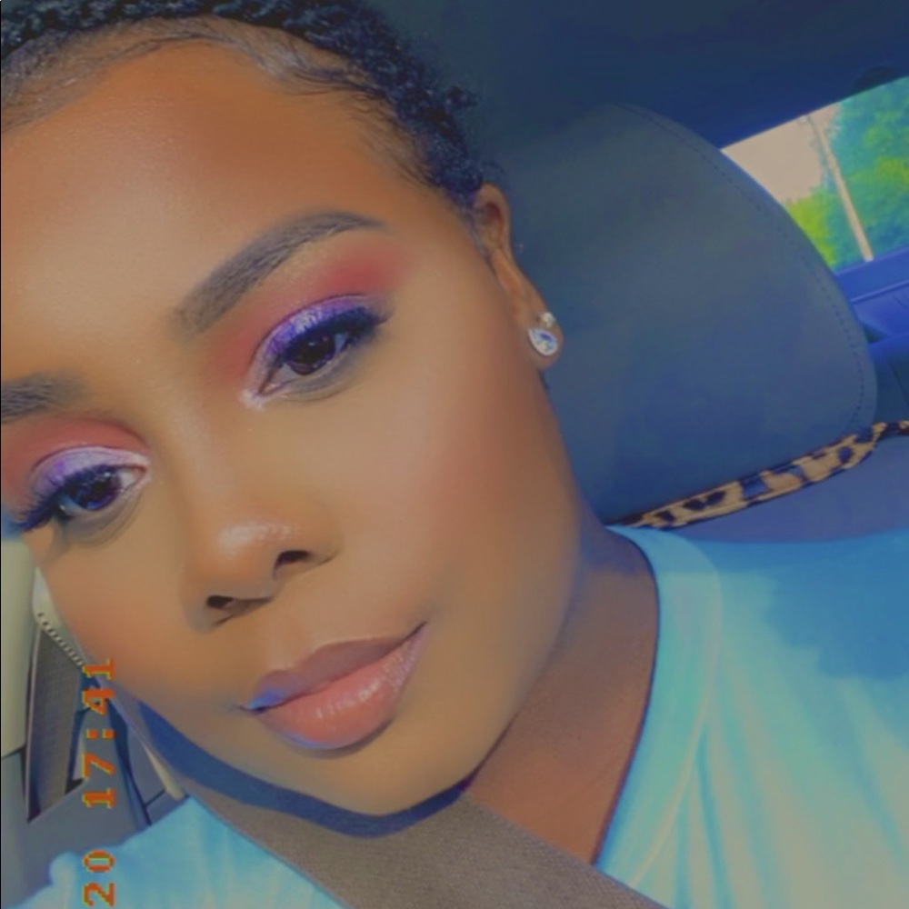 Meet your Posher, Riquia
